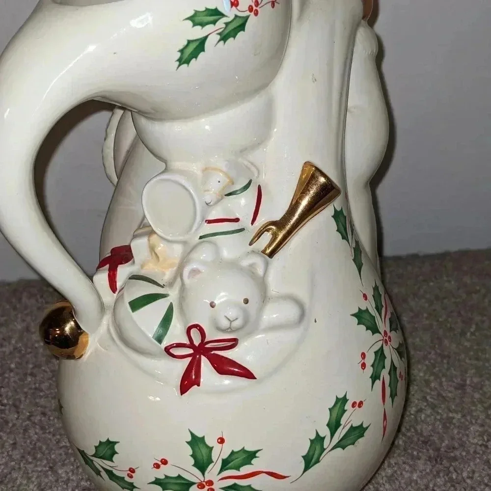 LENOX HOLIDAY PORCELAIN‎ SANTA PITCHER Vintage 1999  Holly Berries Gold Trim 9